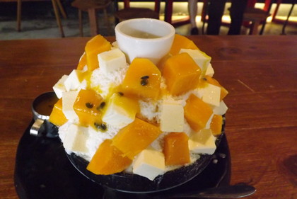 マンゴー火山かき氷（煙消失後）